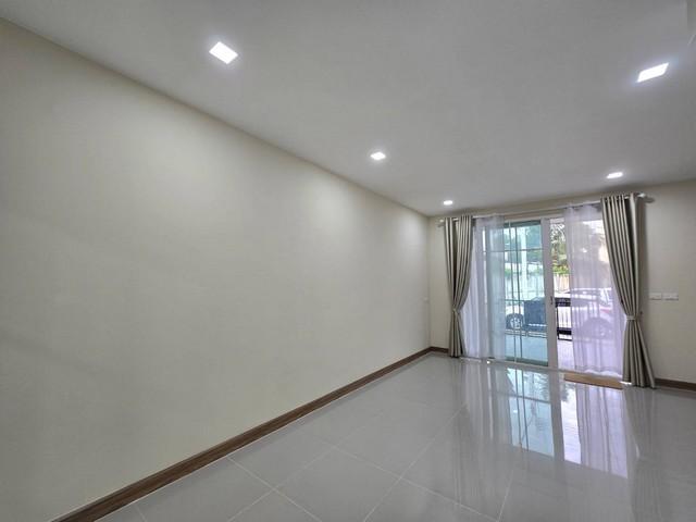 ขายทาวน์โฮม โกลเด้น ทาวน์ ติวานนท์ แจ้งวัฒนะ 19.6 ตร.ว 4นอน มีห้องพระ ใกล้โรบินสัน ศรีสมาน 3