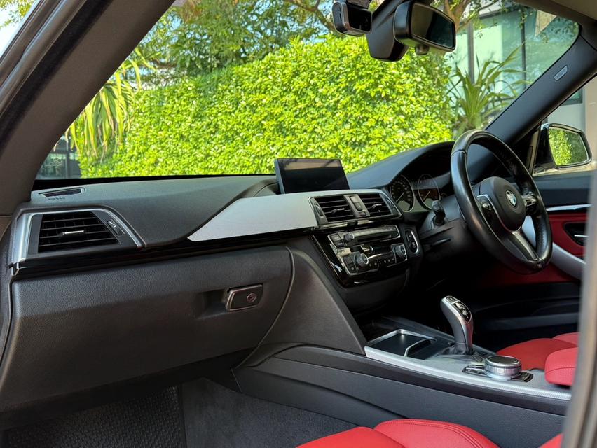 2018 BMW 320D GT MSPORT LCI รถมือเดียวออกป้ายแดง รถวิ่งน้อย เข้าศูนน์ตามระยะ รถไม่เคยมีอุบัติเหตุครับ รูปที่ 11