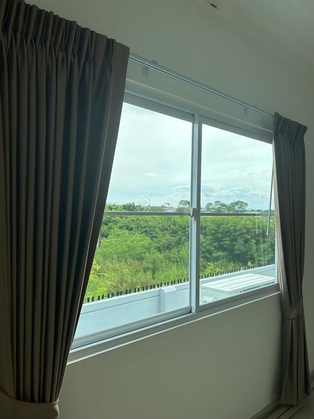 🇹🇭 ให้เช่าบ้านทาวน์โฮมตกแต่งสไตล์มินิมอล (หลังริม) หมู่บ้าน Villaggio 2 ศรีนครินทร์–บางนา โทนขาว–ไม้ เรียบง่าย อบอุ่นน่าอยู่ ✨  5