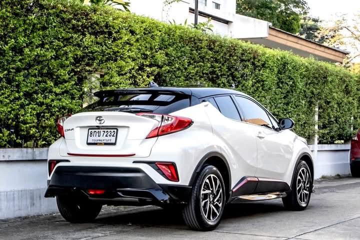 TOYOTA CHR สีขาว 3