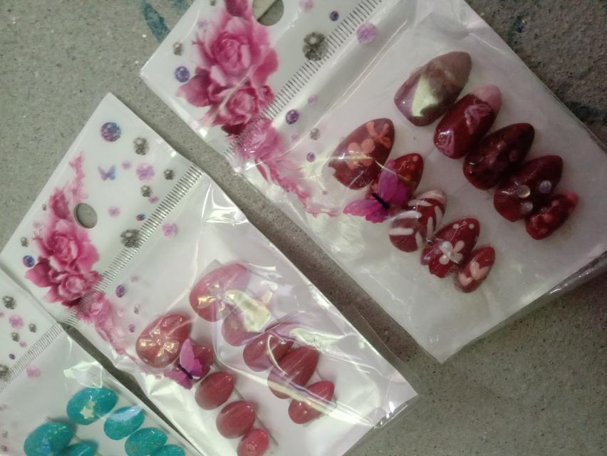 เล็บปลอมสีสวยลายน่ารัก