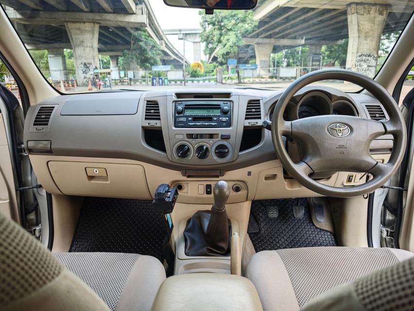 ขายรถ Toyota Vigo 2.5G Cab ปี 2005 สีเทา เกียร์ธรรมดา  12