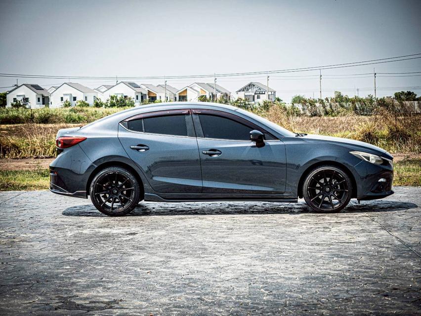 Mazda3 2.0 SP ปี 2015 สีเทา ตัวท๊อป รถสวยสภาพดี