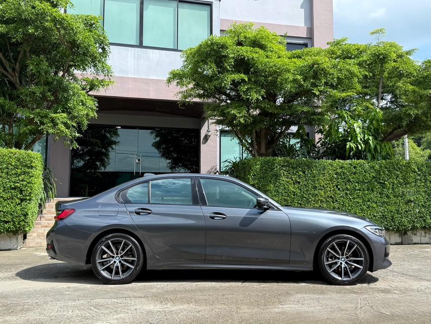 2020 BMW 320D LIMOUSINE รถมือเดียวออกป้ายแดง รถวิ่งน้อย เข้าศูนย์ทุกระยะ ไม่เคยมีอุบัติเหตุครับ
