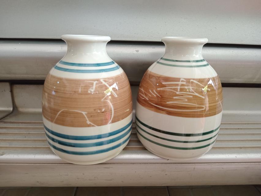 ขวดสาเก มือสองจากญี่ปุ่น ขนาดปาก 2" สูง 6" ค่ะ ใบใหญ่ลายสวย ดัดเเปลงเป็นแจกันได้ คู่ 150 ส่ง 40 ค่ะ