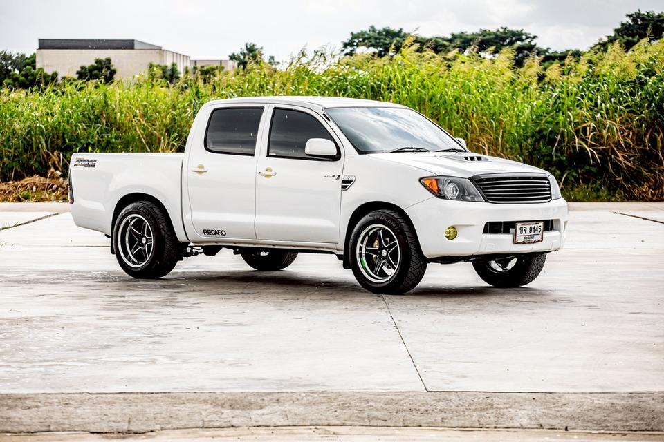 Toyota Vigo Double Cab 4 ประตู 3.0E ดีเซล เกียร์ ธรรมดา ปี 2006 สีขาว