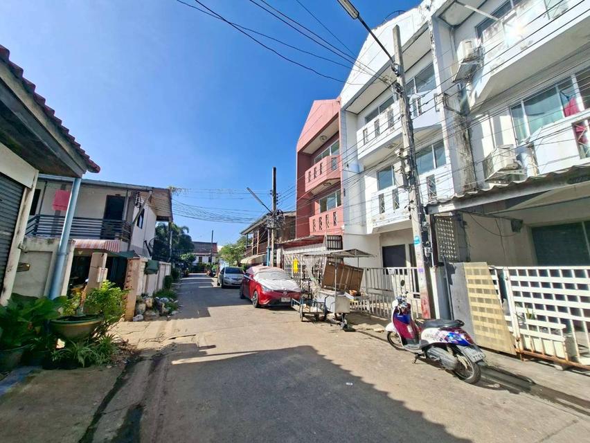 ขายบ้าน 3 ชั้น ถนนเรณาวัฒนะติดร้านอาหารบ้านน้ำเหนือ บางปรอก เมืองปทุมธานี 2