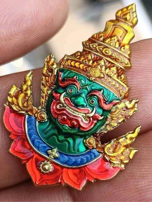 Wealth & Protection: The Legendary “Thao Wessuwan Ban Dan Sap” Amulet