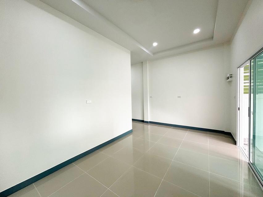 ทาวน์เฮ้าส์ 1 ชั้น เนื้อที่ 27.2 ตร.ว.ซอยพยอม 10 ต. พยอม อ. วังน้อย จ. พระนครศรีอยุธยา  7