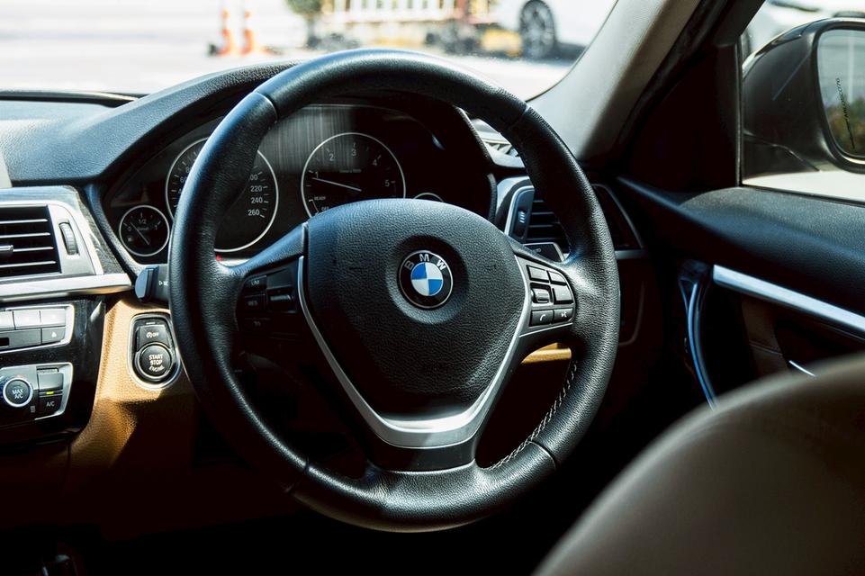 BMW 320d Luxury ปี 2017 ไมล์ 19x,xxx 18