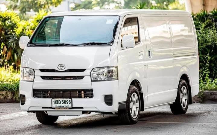 Toyota Hiace สีขาวสวย 4