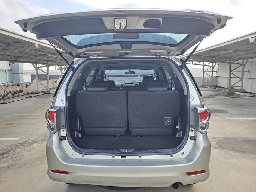 Toyota Fortuner 3.0 V  2WD รุ่นท็อป ปี2015 สีเทา มือเดียวจากป้ายแดง เข้าศูนย์ตลอด ไมล์แท้ 19