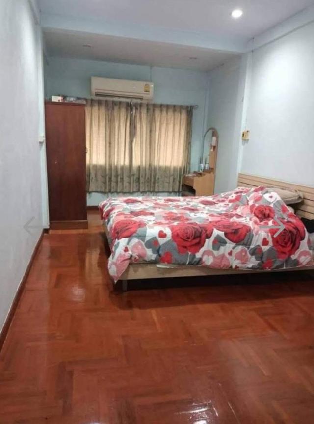 🏡 ทาวน์เฮาส์ 2 ชั้น ย่านรัชดาภิเษก ใกล้รถไฟฟ้า เดินทางสะดวก ทำเลดี ราคาคุ้ม สนใจติดต่อด่วน! 🚆✨