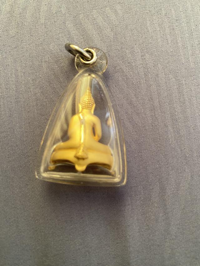 พระโสธรทองคำ รุ่นโรงเรียน เบญ111 ปี ปี 2535 ทอง 99.99 น้ำหนัก 2.06 กรัม