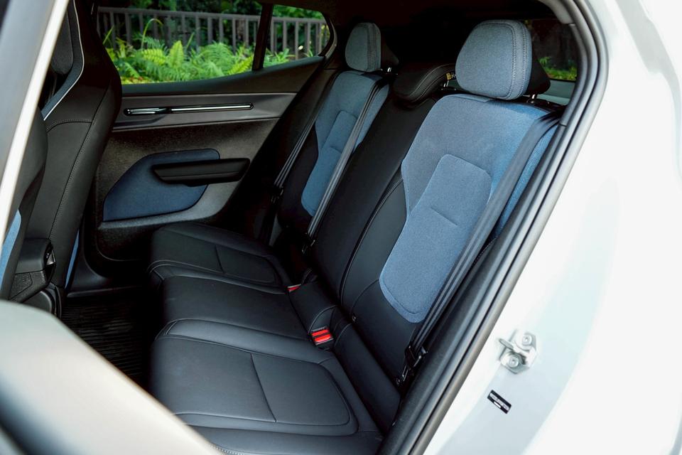 รหัสรถ CBL7000 VOLVO EX30 Core Extended Range AT 2025 รูปที่ 15