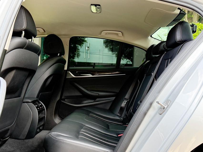 2018 BMW 520D G30 รถออกศูนย์ BMW THAILAND รถวิ่งน้อย เข้าศูนย์ตรงระยะ รถไม่มีอุบัติเหตุ ยางปี 2025 ครับ 14