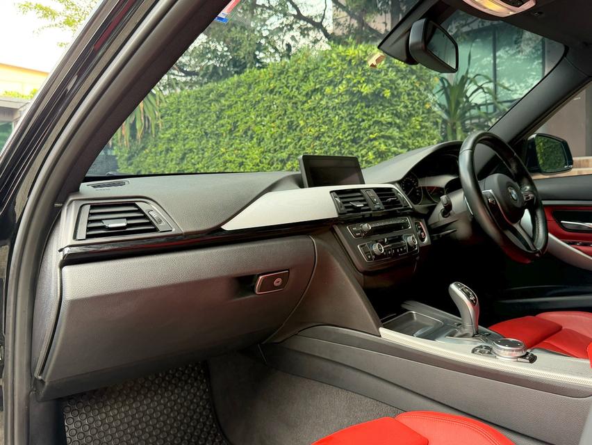 2017 BMW 320D MSPORT (แท้) รถมือเดียวป้ายแดง รถออกศูนย์ BMW THAILAND รถวิ่งน้อย เข้าศูนย์ทุกระยะ รถไม่เคยมีอุบัติเหตุครับ รูปที่ 12