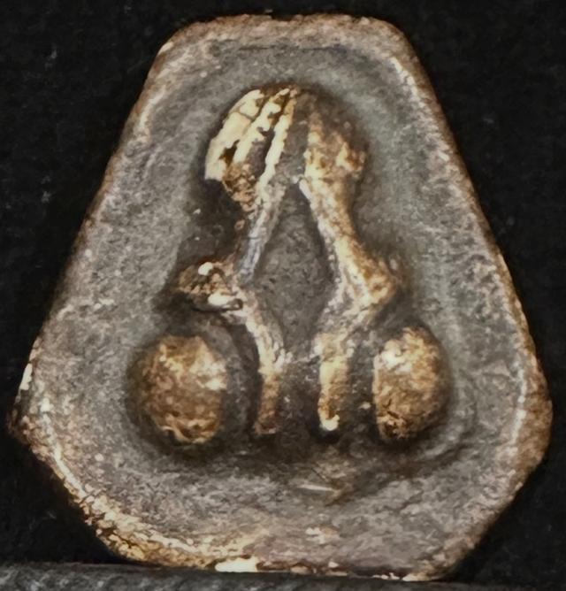 พระปิดตาหลวงปู่เฮี้ยงวัดป่า หกเหลี่ยมหลังตะแกรง