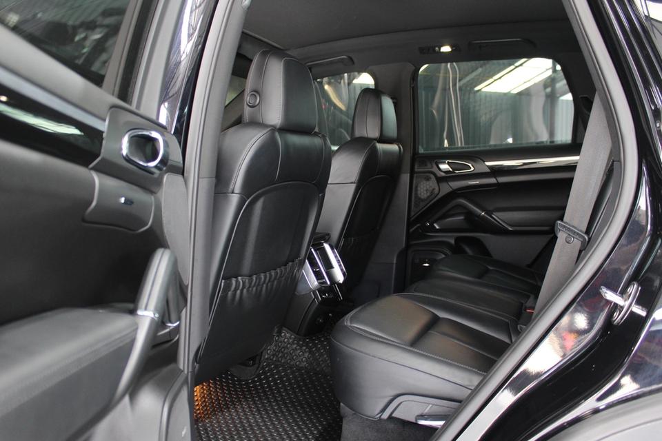 รหัสรถ JRS938 เข้าใหม่สวยจัด กับ Porsche Cayenne Hybrid 2013  18