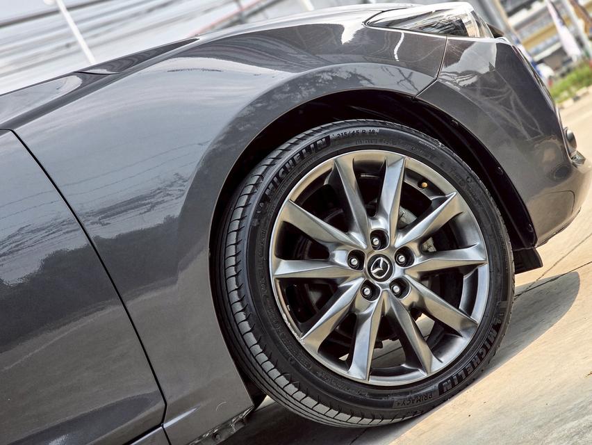 รหัสรถ CBLX3521 ✨ MAZDA3 2.0S Sport ปี 2017 (จด 2018) รูปที่ 3