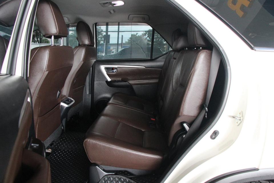(แจ้งรหัสรถ TKG1389) TOYOTA FORTUNER 2.4 V ปี 2020 รูปที่ 11