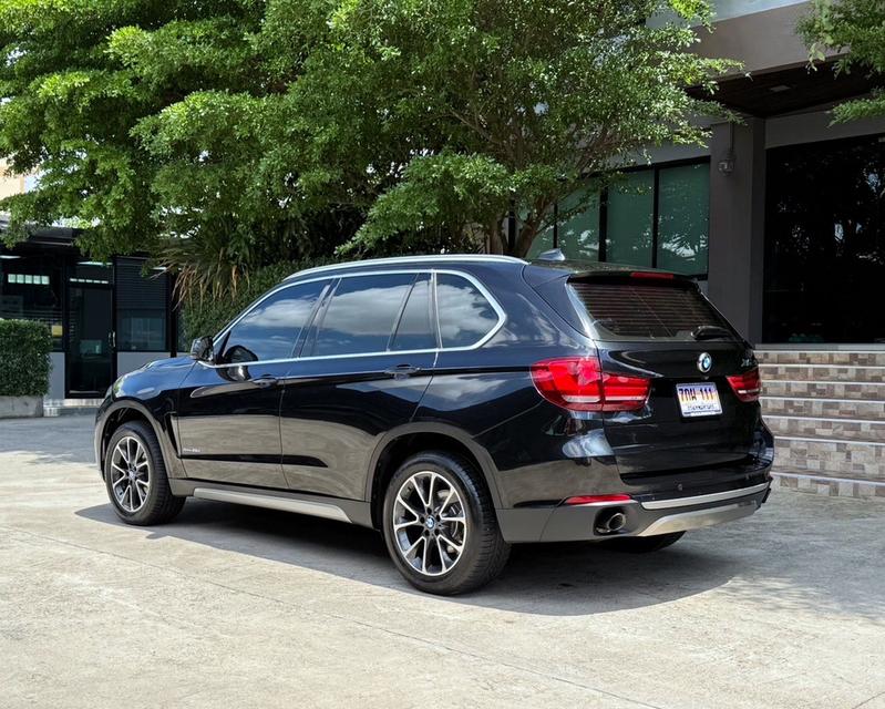 2017 BMW X5 ดีเซล B47 รถสภาพสวยสมบูรณ์ พร้อมใช้งาน รถวิ่งน้อย เข้าศูนย์ทุกระยะ ไม่เคยมีอุบัติเหตุครับ 6