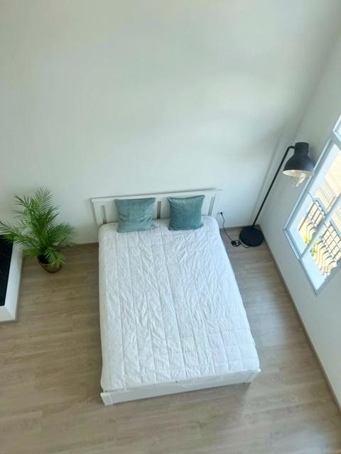 อินดี้ 2 บางนา รามคำแหง2 รร.นานาชาติคอนคอร์เดียน 2.9 กม.ให้เช่าทาวน์โฮมหรู 3 ชั้นหลังมุมใต้หลังคาสวยงาม พร้อมสวนด้านข้าง 8