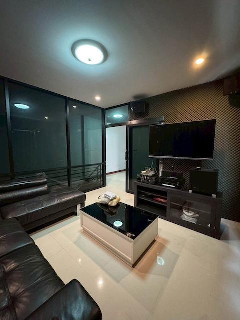 MBR31 ปล่อยเช่าอาคารพาณิชย์ 3 ชั้นแต่งสไตล์คาเฟ่ มีห้องคาราโอเกะเก็บเสียงและครัวพร้อมใช้ ทำเลบางพลี-บางนา 10