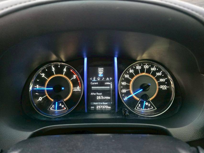Toyota Fortuner 2.4V 2wd ปี 2019   15