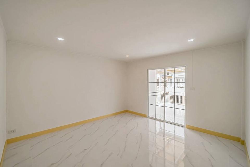 หมู่บ้านลุมพินี บางบัวทอง 11