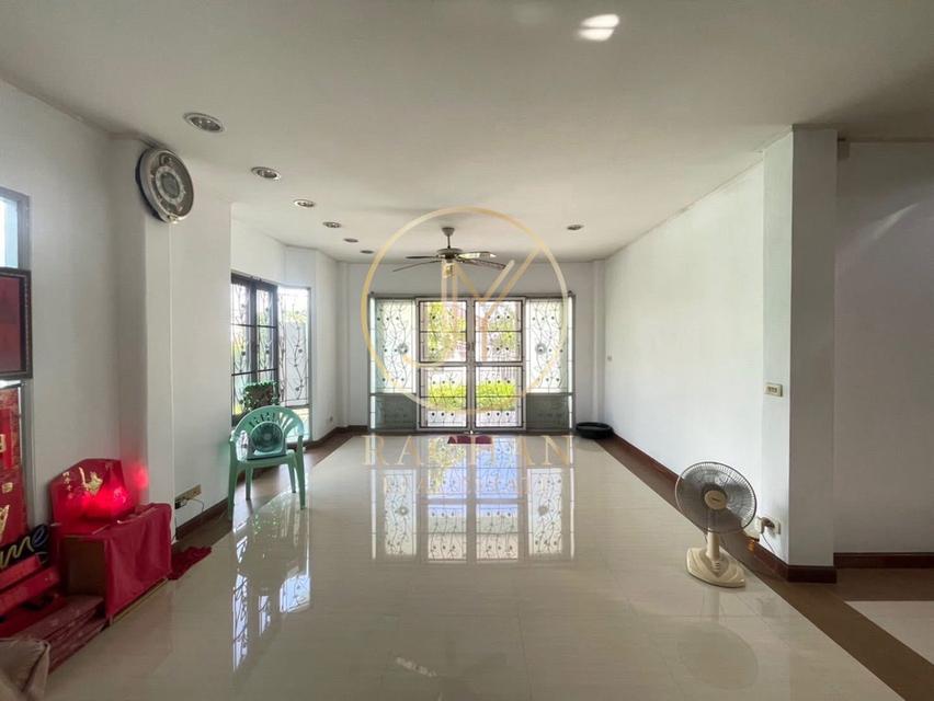 B69-302 ขายด่วน บ้านเดี่ยว 2 ชั้น หลังมุม หมู่บ้านลัดดารมย์ รัตนาธิเบศร์ เนื้อที่ 89 ตร.ว พื้นที่ใช้สอย 300 ตร.ม 4 ห้องนอน 3 ห้องน้ำ 1 ห้องครัว 9