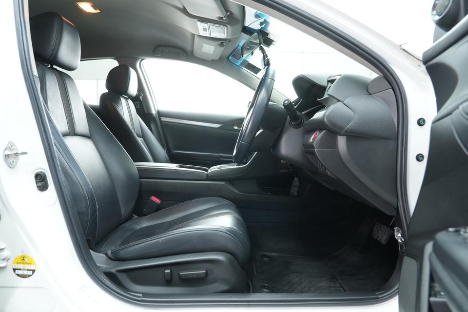 2020 HONDA CIVIC FC 1.8 EL i-VTEC สีขาว เลขไมล์ 99673 กม. 13