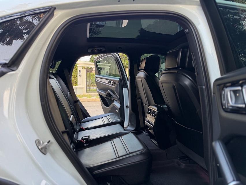 รหัสรถ AVA459 🌟 Porsche Cayenne e-hybrid Coupe ปี 2023 Platinum Edition รูปที่ 13