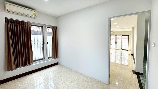 MHR82 บ้านสวยทิศใต้ ลมดีไม่ร้อน! เคหะนคร 3 แต่งครบ Built-in ทั้งหลัง 4 นอน 3 น้ำ ใกล้เตรียมพัฒน์และทางด่วน 8