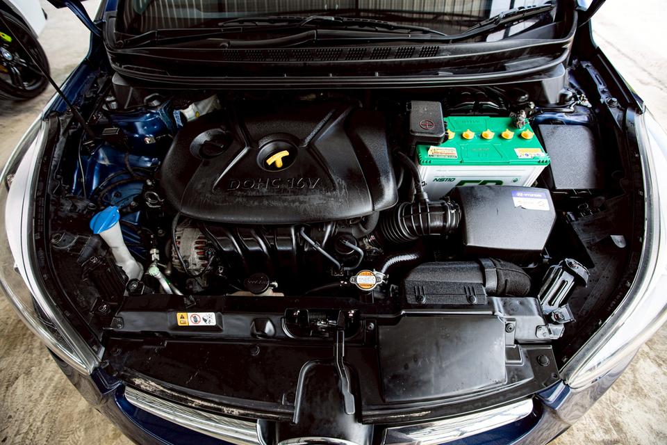 Hyundai Elantra 1.8 รุ่นท๊อป ปุ่มสตาท์ ปี 2015 สีน้ำเงิน เกียร์ออโต้   11