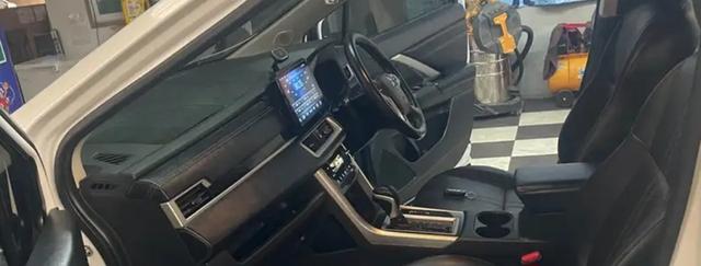 แผงควบคุมเครื่องปรับอากาศของรถยนต์ Mitsubishi์ xpander