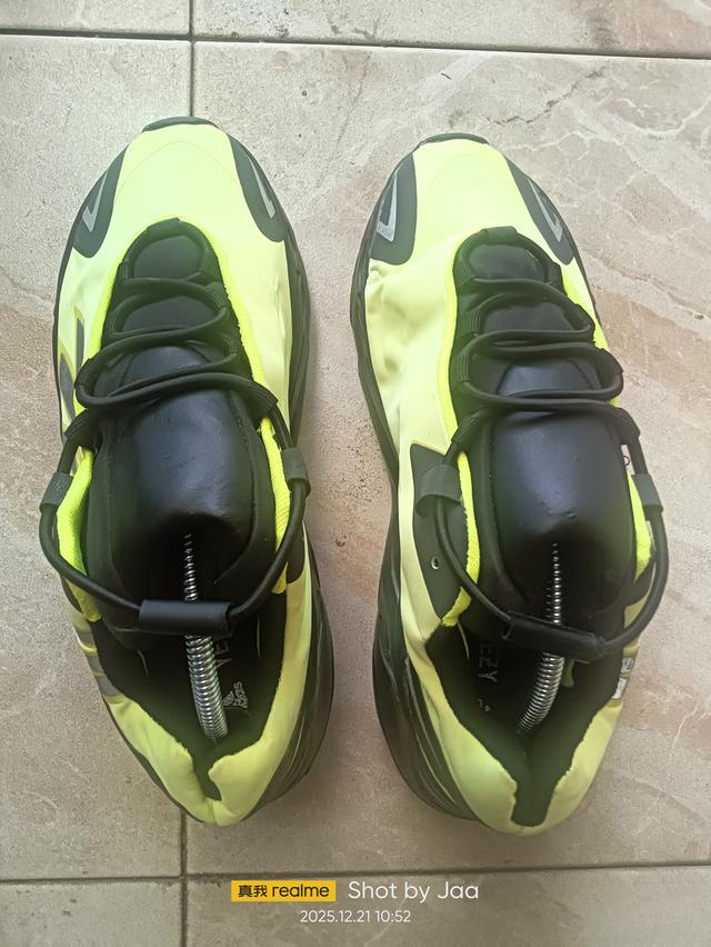 รองเท้า Adidas Yeesy Boost 700 MNVN Phospher 2