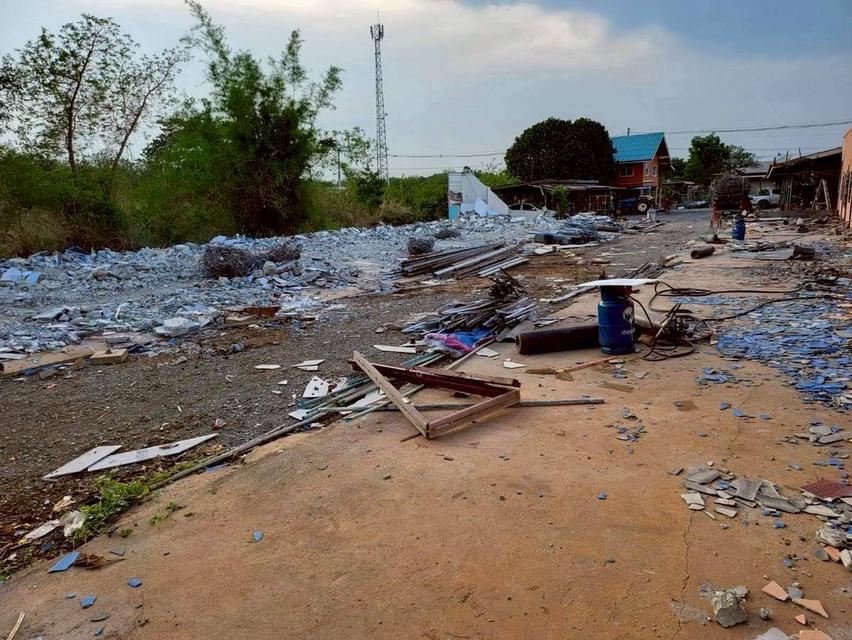 ขายที่ดิน​  ​11 ไร่​ ​ซอยพัฒนานิคม 11​  ตำบลช่องสาริกา​ อำเภอพัฒนานิคม​  จังหวัดลพบุรี​ ราคาไร่ละ 1.25 ล้านบาท​  สนใจติดต่อโทร 085-121-0072 2