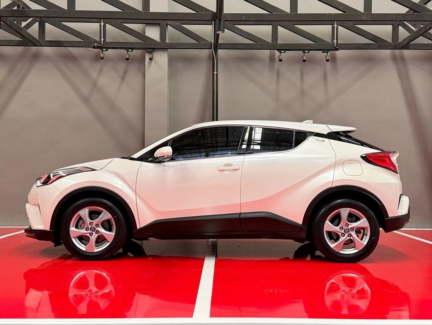 2019 TOYOTA CHR 1.8 MID รุ่น TOP เบนซิน รถมือเดียวออกป้ายแดง รถวิ่งน้อย สภาพป้ายแดง รถไม่เคยมีอุบัติเหตุ รูปที่ 5