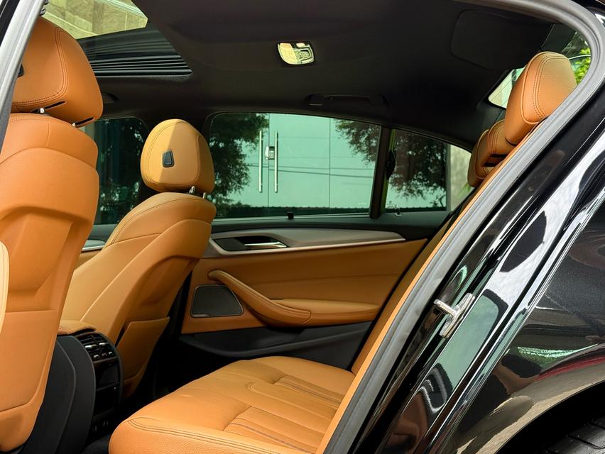 2018 BMW 530e MSPORT รถมือเดียวออกป้ายแดง รถวิ่งน้อยเพียง 80,000 กม เข้าศูนย์ตามระยะ รถไม่มีอุบัติเหตุครับ 14