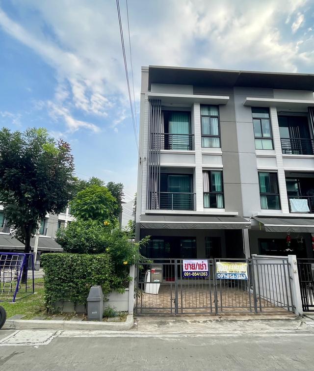 ทาว์นโฮมหลังริม ทำเลดีมากๆ ติดสนามหญ้าด้านข้างและด้านหลัง โครงการบ้านกลางเมือง งามวงศ์วาน 1