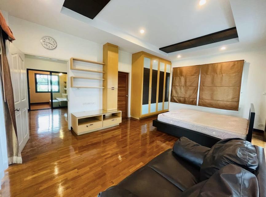 ให้เช่าบ้านเดี่ยว3ชั้นหลังใหญ่ซ.รัชดา32  มี4 ห้องนอน สวนกว้าง 14