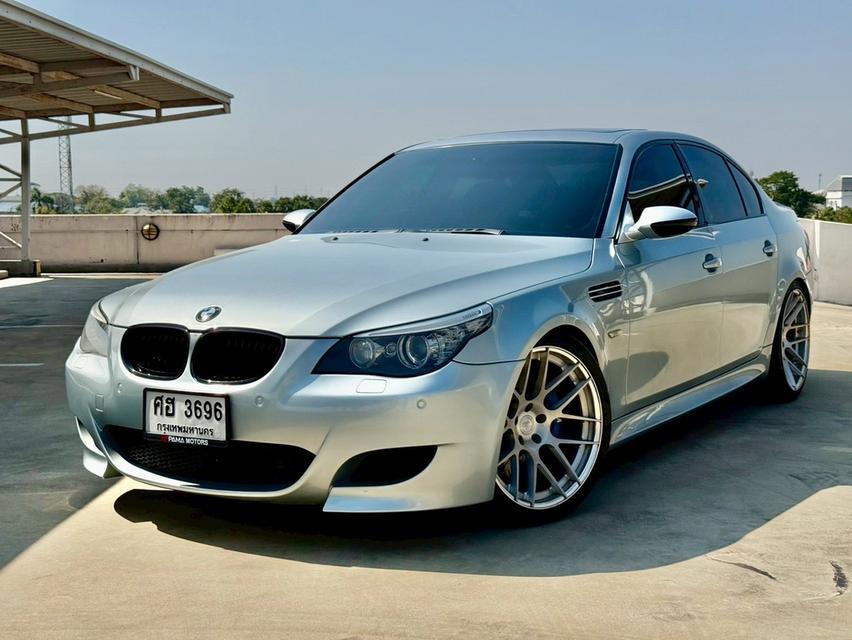 BMW M5 5.0i "Sunroof" (E60)5.0L V10 SMG