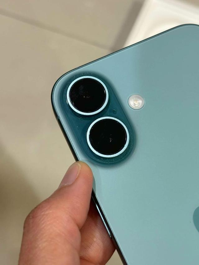 iPhone 16 สีเขียว Teal สภาพดี 2