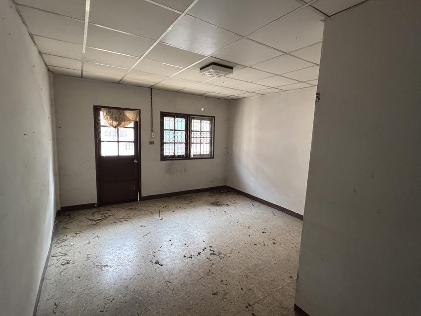 🧨 ถูกเหมือนได้เปล่า! ทาวน์เฮ้าส์ 3 ชั้น พื้นที่เยอะ จอดรถ 2 คัน 🚗 ม.อมรชัย 3 ซอย 7 เพียง 1.65 ลบ. 🔥 เจ้าของใจดี ฟรีโอนทุกบาท! 9