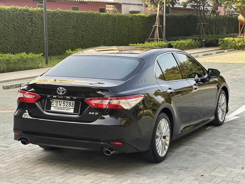 Toyota Camry  7