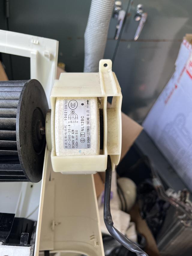 มอเตอร์พัดลม พร้อมใบพัดลมโพรงกระรอก แคเรียร์ 12,000 BTU รูปย่อยที่ 2