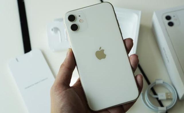 iphone 11 สีขาว 1