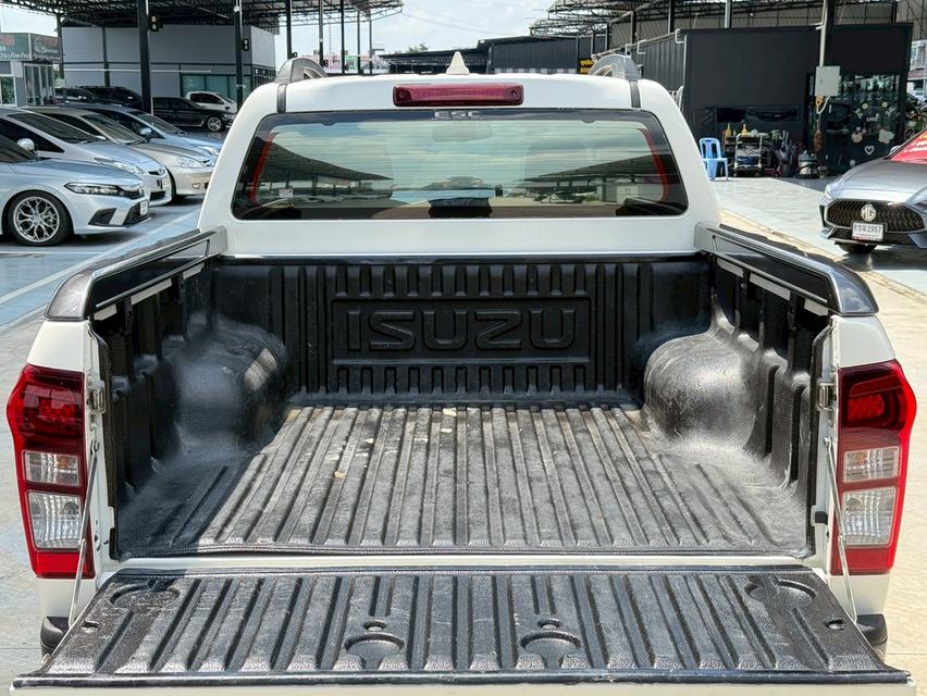ออกรถ99 บาท รถกระบะออกห้างป้ายแดงใหม่กริ๊บ ออพชั่พแน่น ตัวท็อปออพชั่น ISUZU D-MAX 3.0 Vcross MAX Z-Prestige Cab4 4WD ปี2019 17
