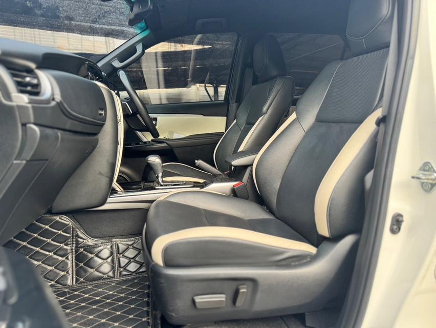 TOYOTA FORTUNER Wagon 4dr Legender 7st Auto 6spRWD 2.8DCT 4WD Y2021 สีขาว ออโต้  12